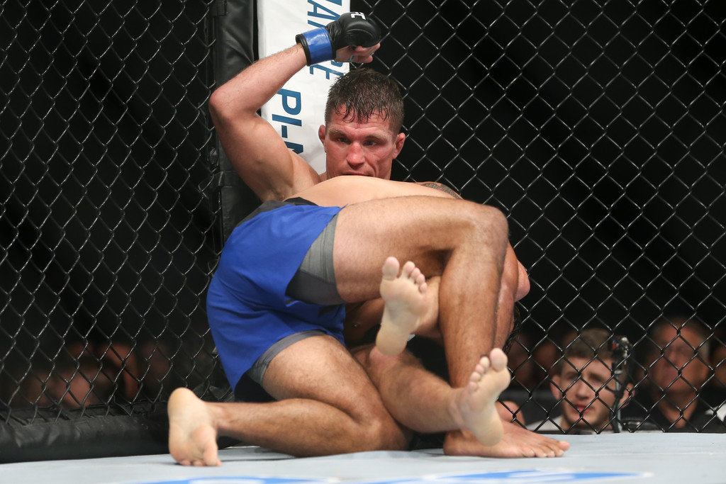 Dennis Bermudez (blue trunks) and Darren Elkins grapple during their UFC Fight Night featherweight bout