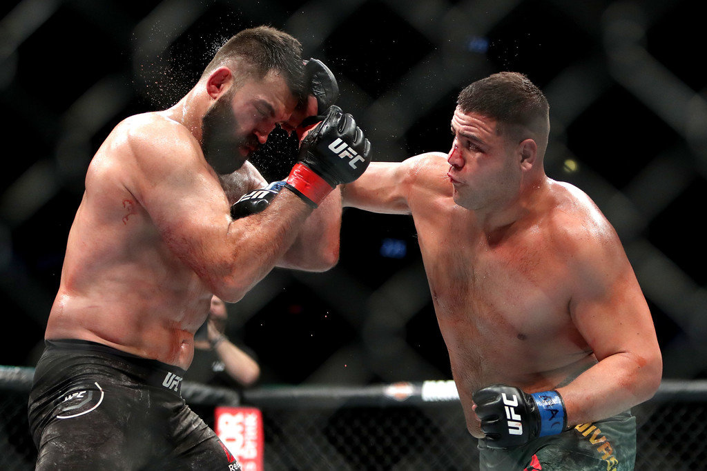 Tai Tuivasa crashes a strong right hand into Andrei Arlovski at UFC 225