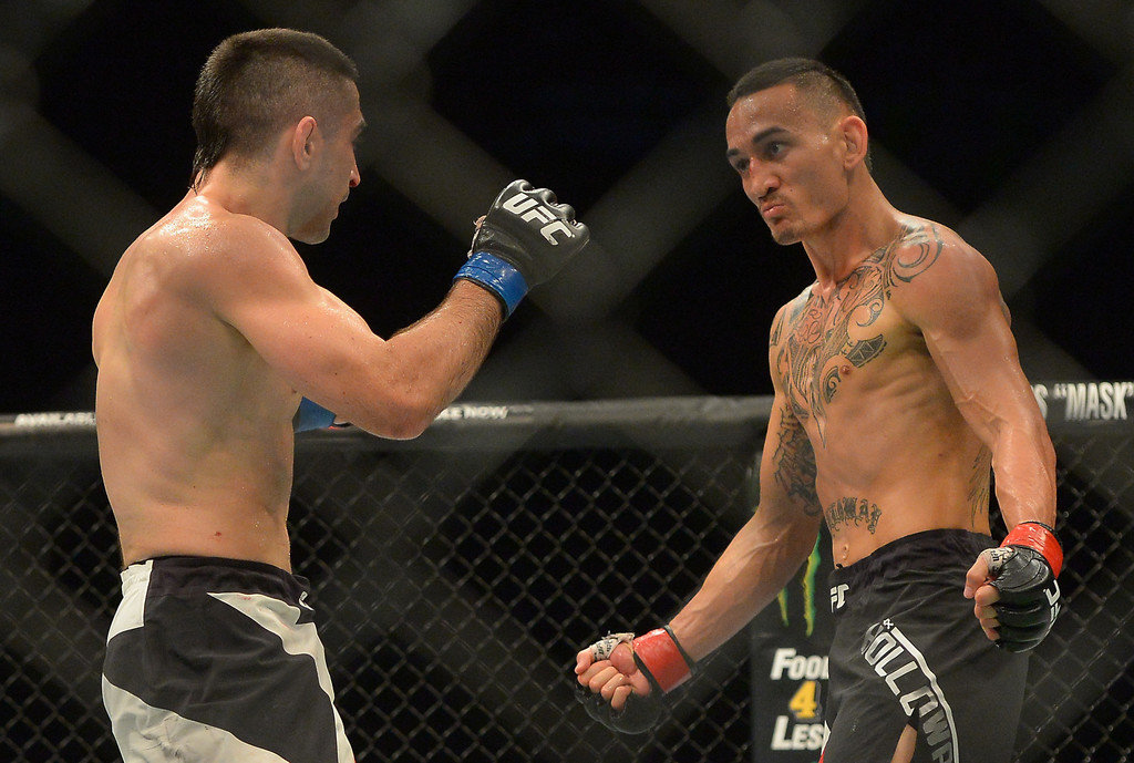 Max Holloway stares down Ricardo Lamas at UFC 199