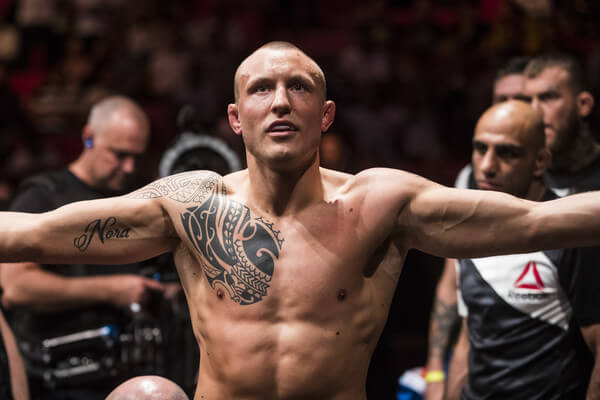 Jack Hermansson walks to the cage at UFC FIght Night